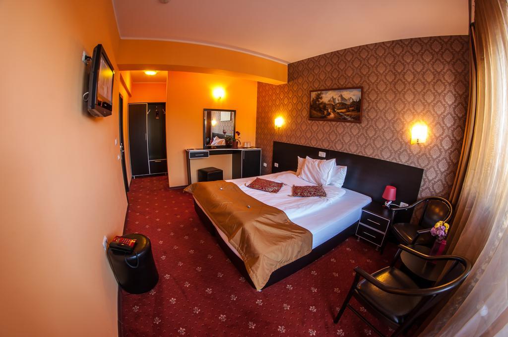 Hotel Carpatic Predeal Exterior foto